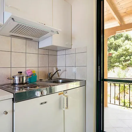 Vardia A Mikros Gialos