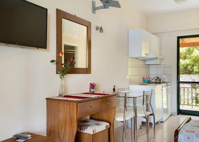 Vardia A Mikros Gialos