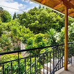 Vardia A Apartment *